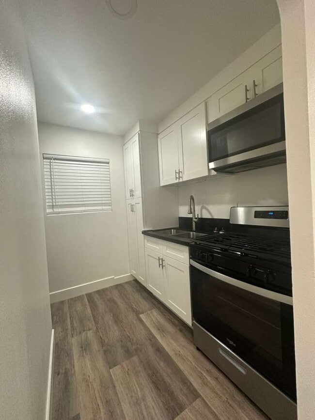 Building Photo - 8025-8024 Gardendale St