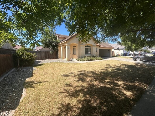 Photo - Open and spacious in Lemoore