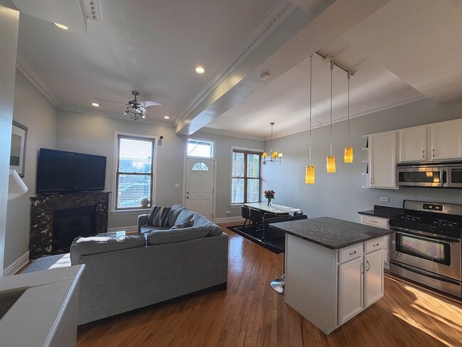 Photo - 4852 S Prairie Ave Unidad 1B