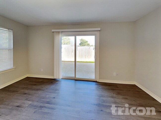 Photo - 185 Trout St