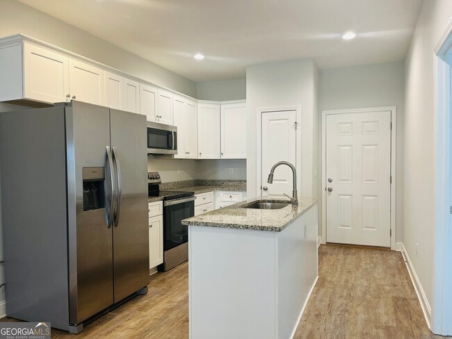 Photo - 110 Lenox Cir