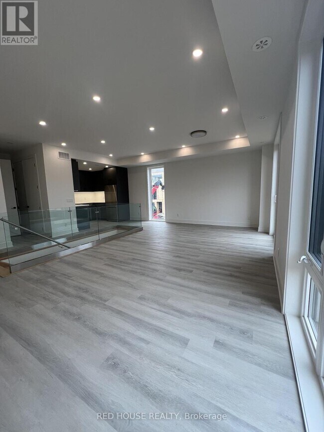 Photo - 176 Everett Cmn