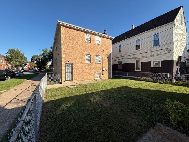 Photo - 4500 S Washtenaw Ave. Unidad 1