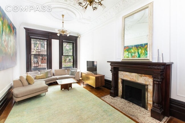 Photo - 27 W 87th St