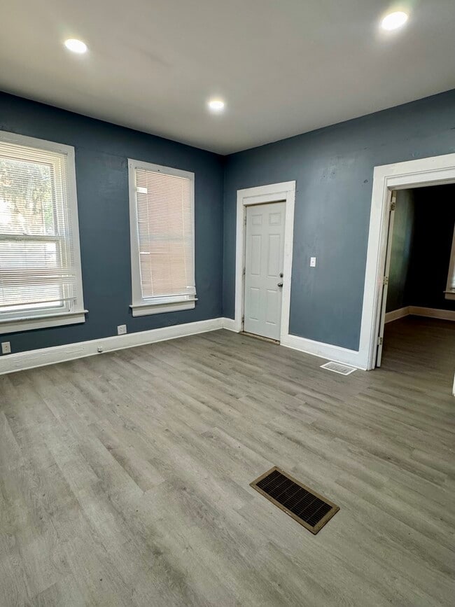 Photo - 1529 W 6th St