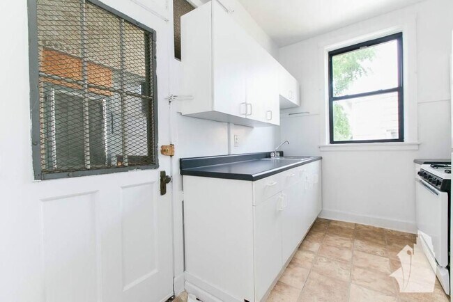 Photo - 2418 N Sawyer Ave