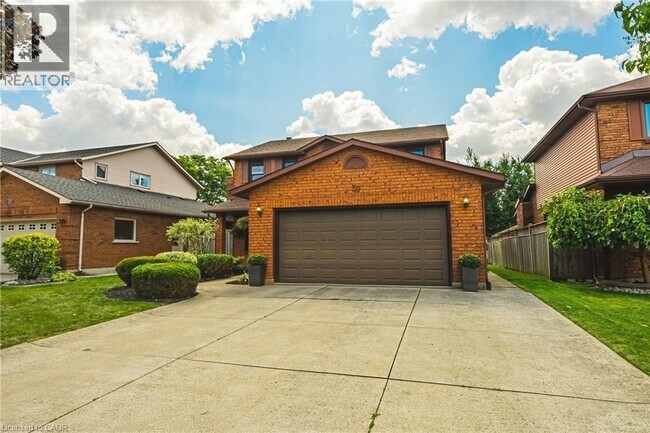 Photo - 39 Parkwood Crescent