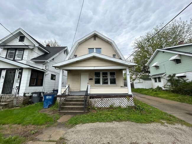 Building Photo - Charming 3 Bedroom Home Near East Toledo & Downtown