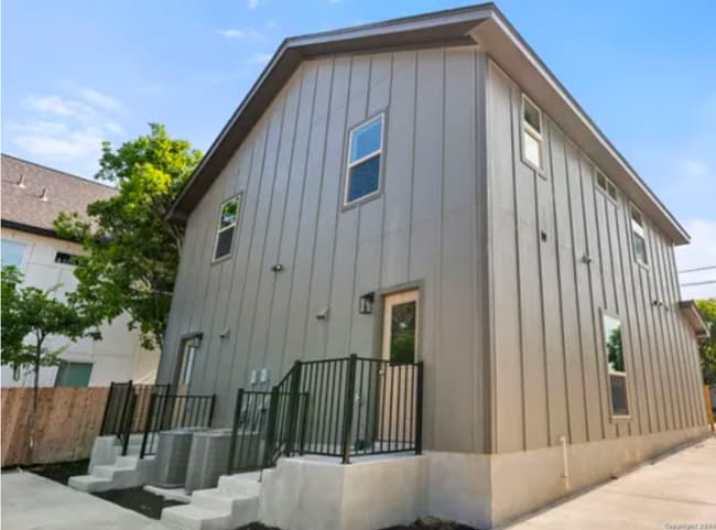 Photo - 810 S Walters Townhome