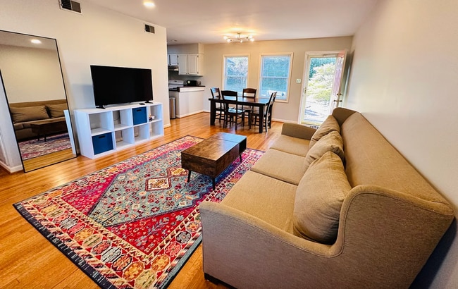 Building Photo - 509 Watts St