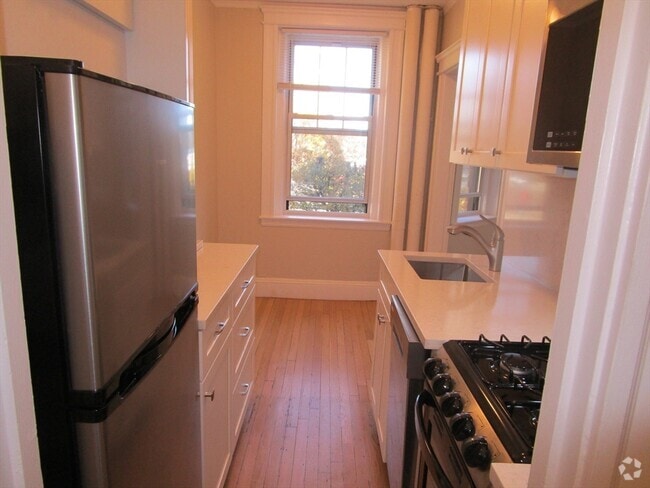 Building Photo - 122 Riverway Unit 5 Rental