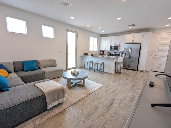 Photo - 2561 N Casa Grande Ave Unit 2561 Apartment