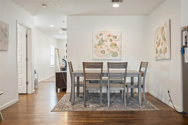 Photo - 3504 Speedway