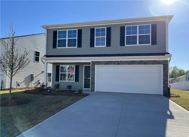 Building Photo - Modern Greenville Living - Spacious Home Available Now!