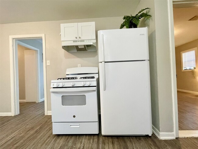 Photo - 5743 Beldart St
