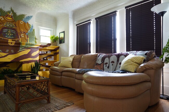 Photo - 2044-1 Clairmount St Unidad Floor 1