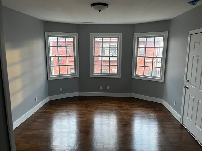 Building Photo - 508 William St Unit 2nd Floor Rental