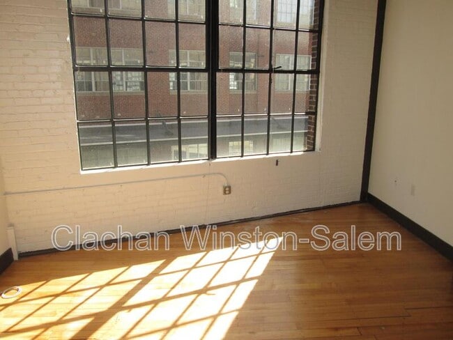 Building Photo - 101 E. Sixth St. Unit 316