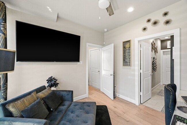 Photo - 3314 Hutchins St