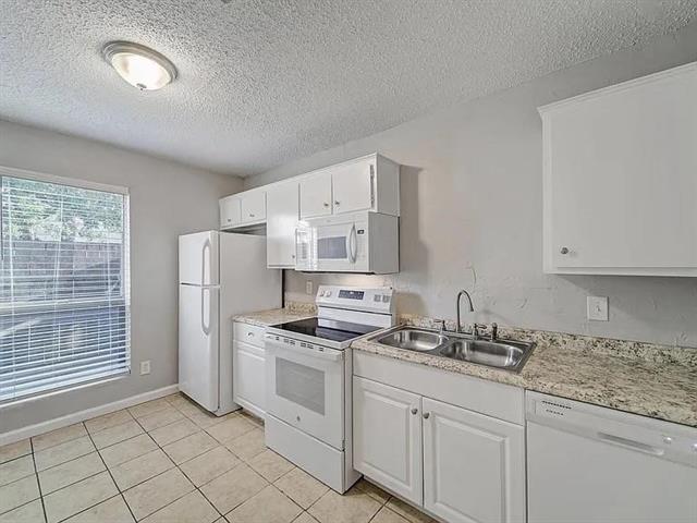 Photo - 1901 Kingswood Ct