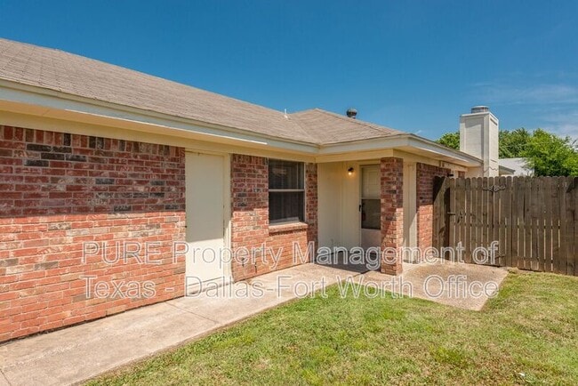Building Photo - 731 Bluebonnet Dr