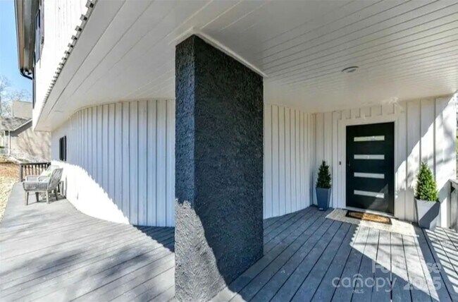 Photo - 216 Hermance Ln