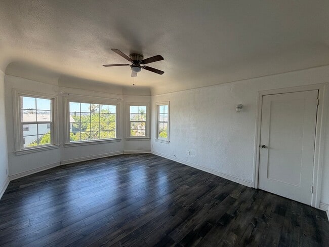 Photo - Mid-City Top Floor 2 Bedroom 1 Bath Gem