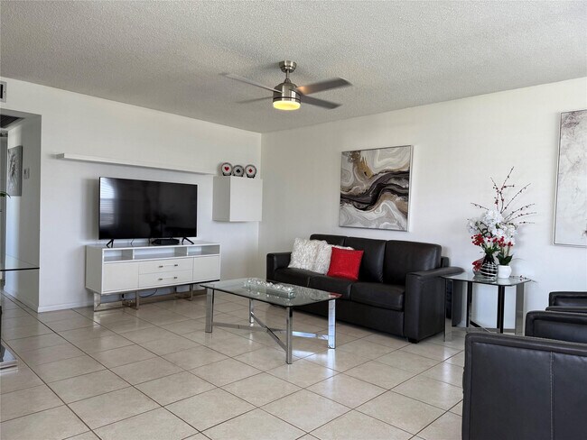 Photo - 144 Farnham F