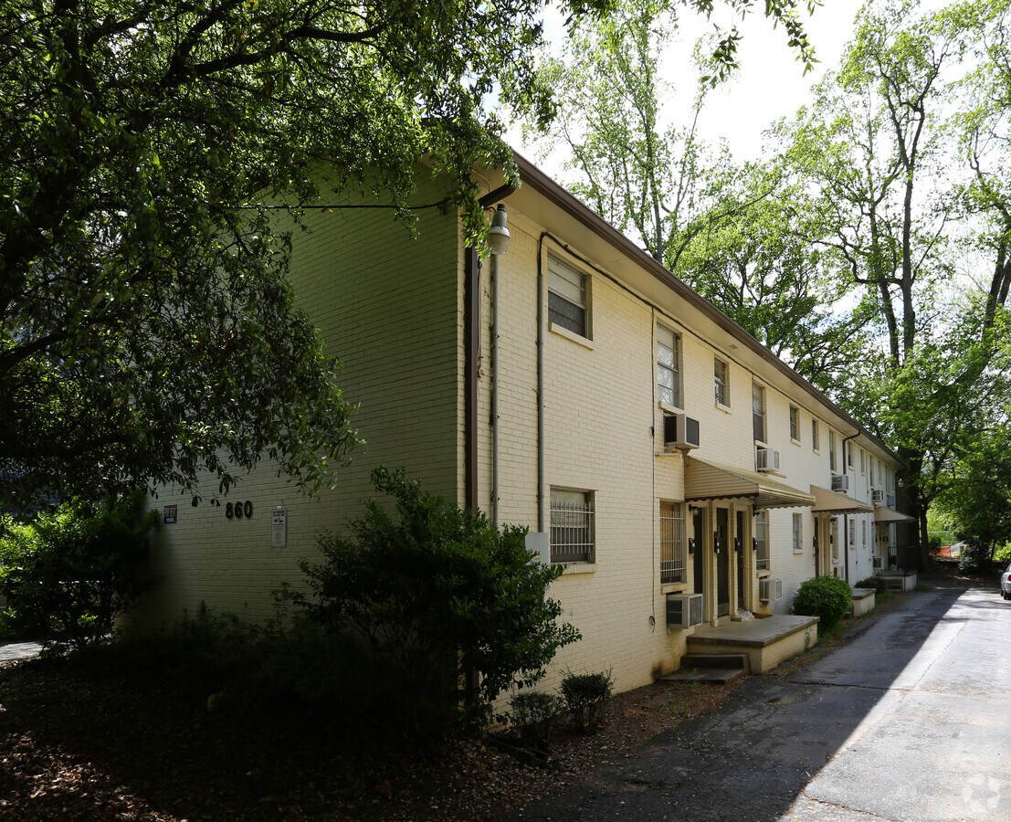 Photo - 860 Monroe Dr Apartments