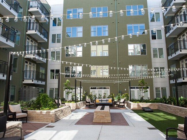 Link Apartments® Glenwood South