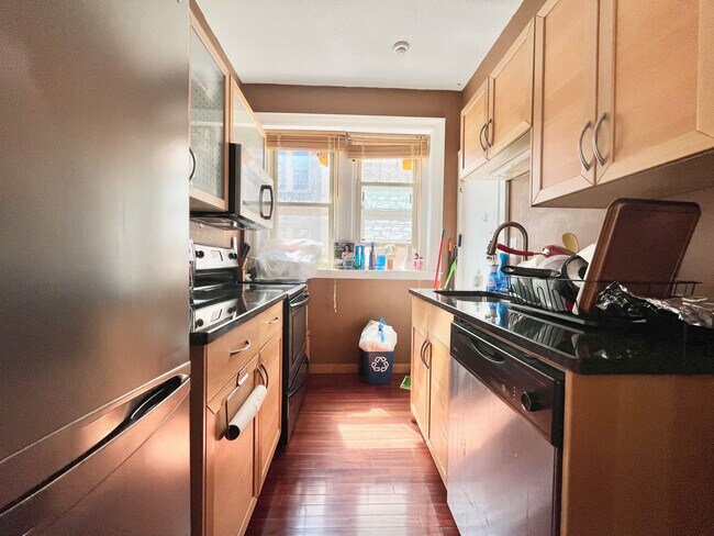 Building Photo - 1645 Commonwealth Ave Unit 4 Rental