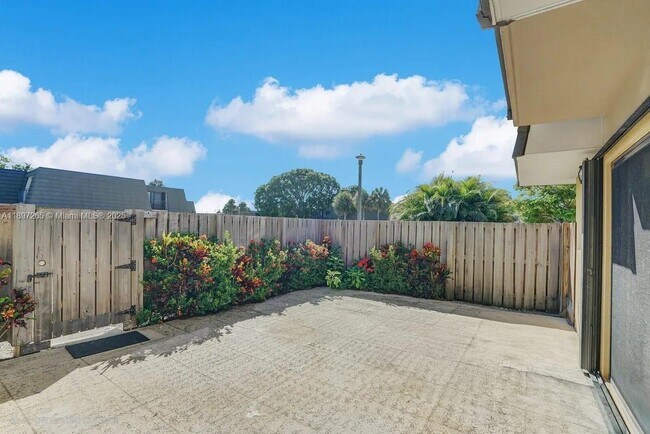 Photo - 629 6th Way