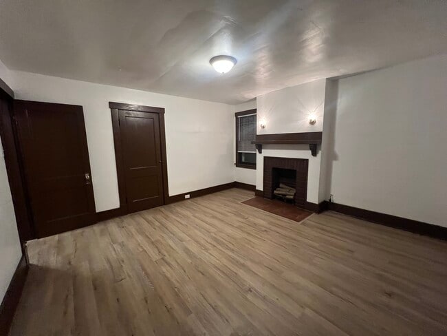 Building Photo - 320 Zara St Unit Zara St #2