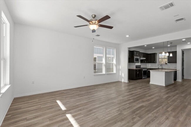 Photo - 813 Saratoga Ln