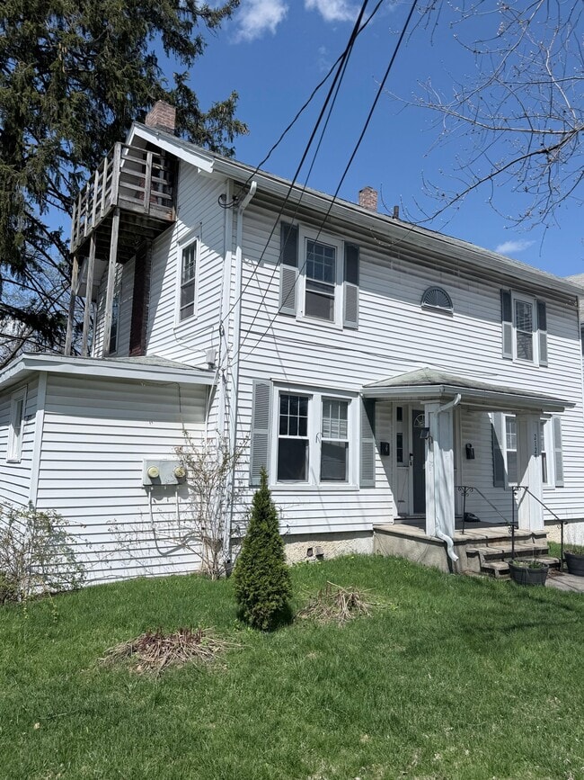 Photo - 2129 James St
