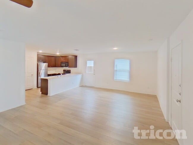 Photo - 617 Dashwood Dr