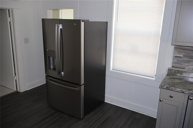 Photo - 1919 W Union St