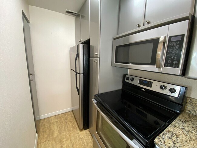 Photo - UT PRE-LEASE: 2 BR / 1 BA West Campus Condo - Walk to UT - Private Balcony - W/D