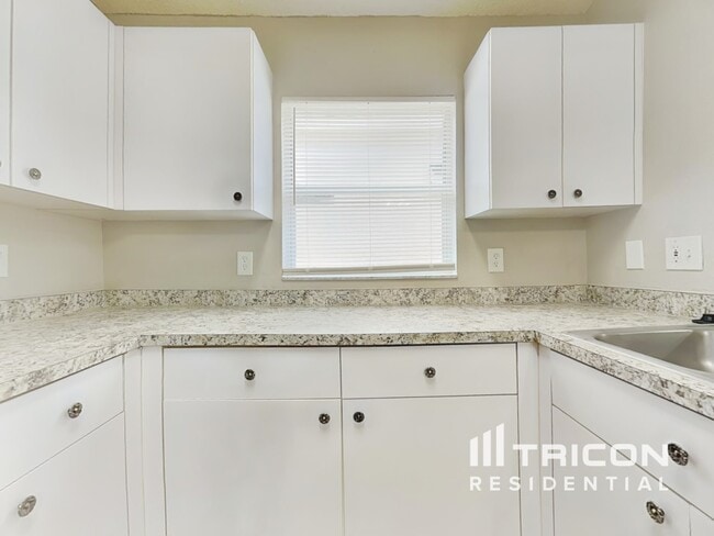 Photo - 828 Cape Cod Cir