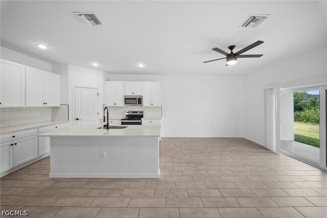 Photo - 715 Homer Ave S