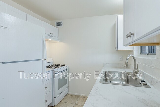 Photo - 4235 E Lee St