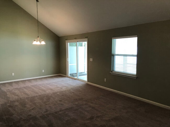 Photo - 304 Gary Cir