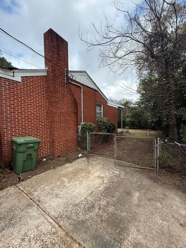 Photo - ** 4 bed 2 bath located in Morningview ** Call 334-366-9198 for a self showing