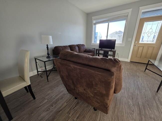 Photo - 8312-8388 88 Ave