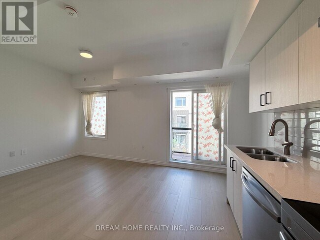 Photo - 3423 Sheppard Ave E