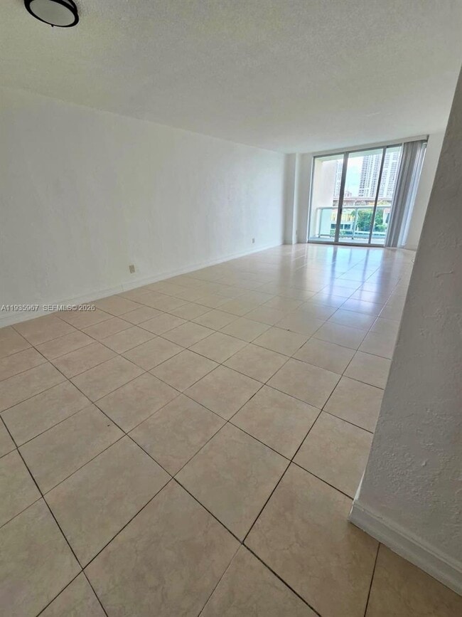 Photo - 19390 Collins Ave Unit 619
