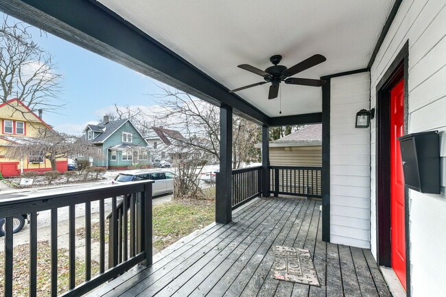 Photo - 942 W 27th St