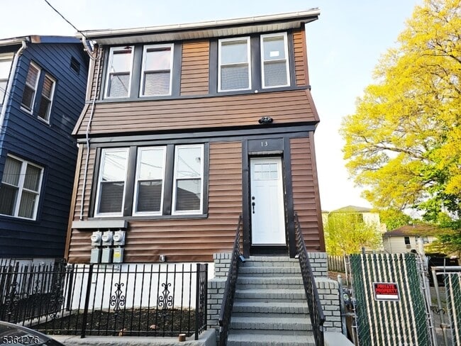 Building Photo - 13 Edwin Pl Unit 13 Rental