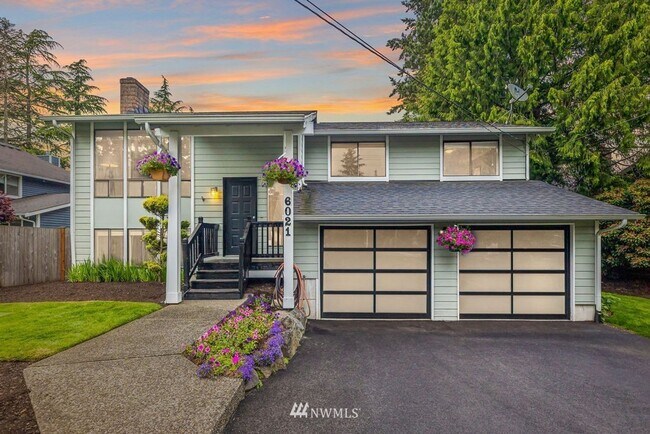 Photo - Oversized 4 Bedroom 3 Bathroom Home- Picni...