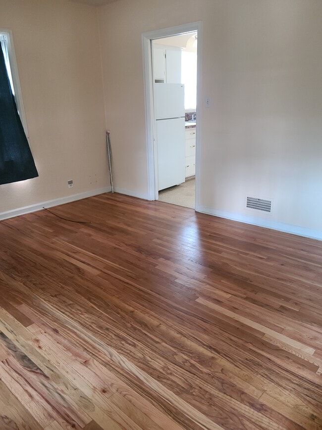 Building Photo - 936 E Benton St Unit 936